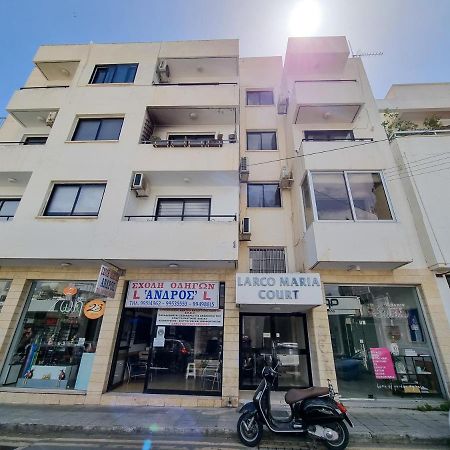 Cheer Up City Apartment, Near To The Finikoudes Beach ลาร์นาคา ภายนอก รูปภาพ