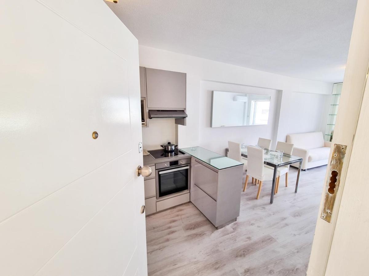 Cheer Up City Apartment, Near To The Finikoudes Beach ลาร์นาคา ภายนอก รูปภาพ