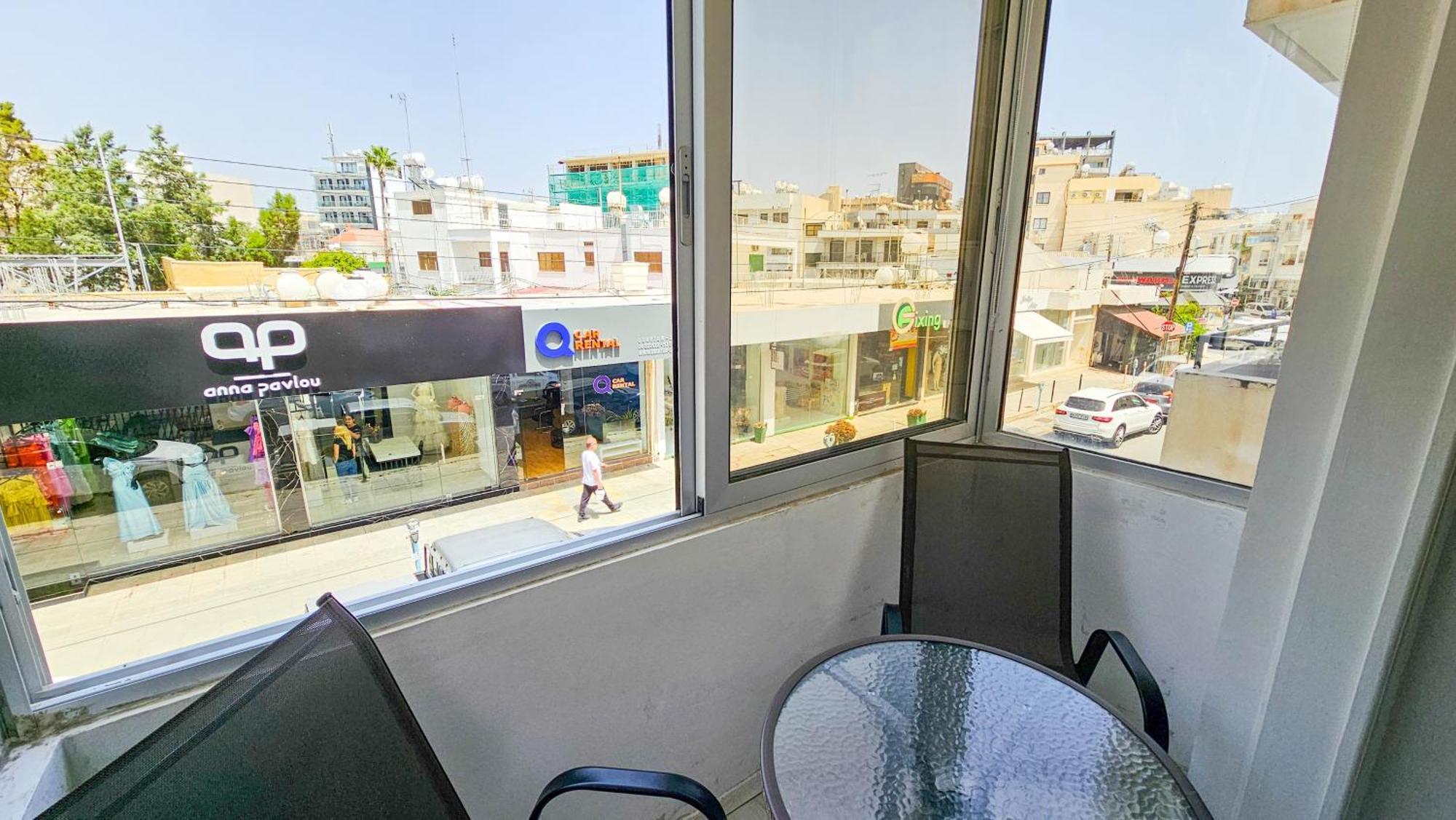 Cheer Up City Apartment, Near To The Finikoudes Beach ลาร์นาคา ภายนอก รูปภาพ